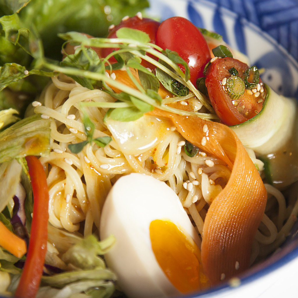 Ramen noodle salad with egg + miso dressing7 (1)